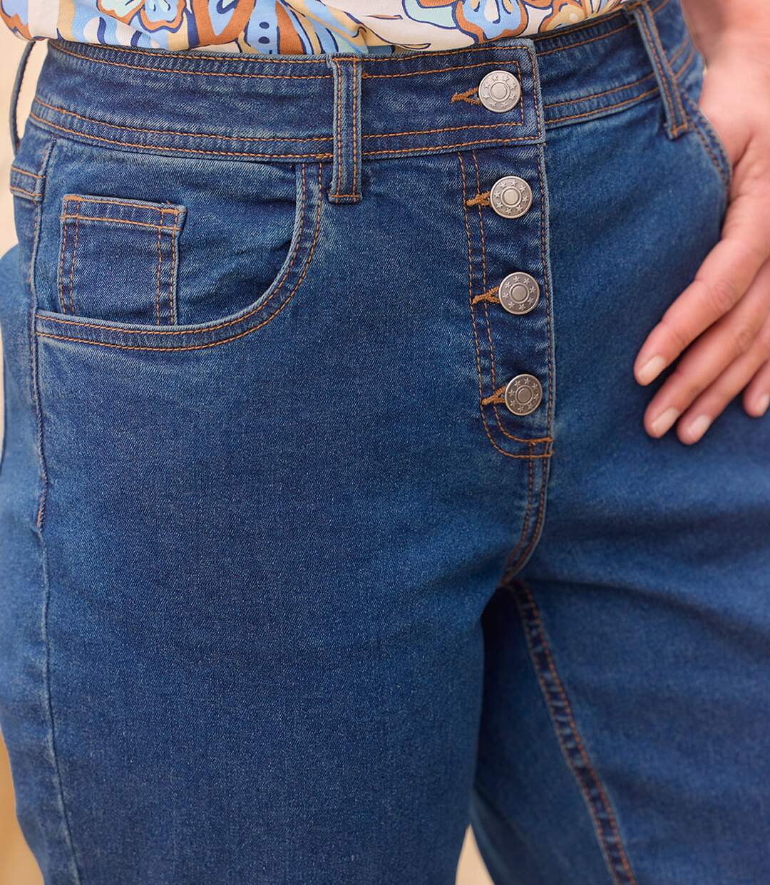 Women's Blue Buttoned Cropped Jeans-2