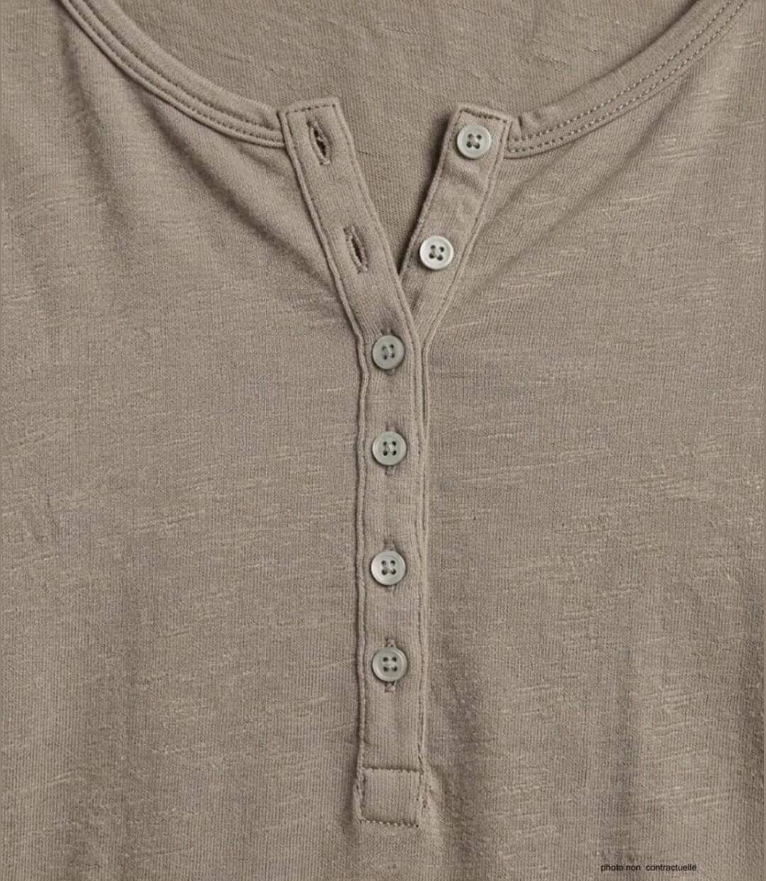 MAYFLOWER NINON3 : Tee-shirt manches longues taupe en coton flammé avec patte boutonnée-4