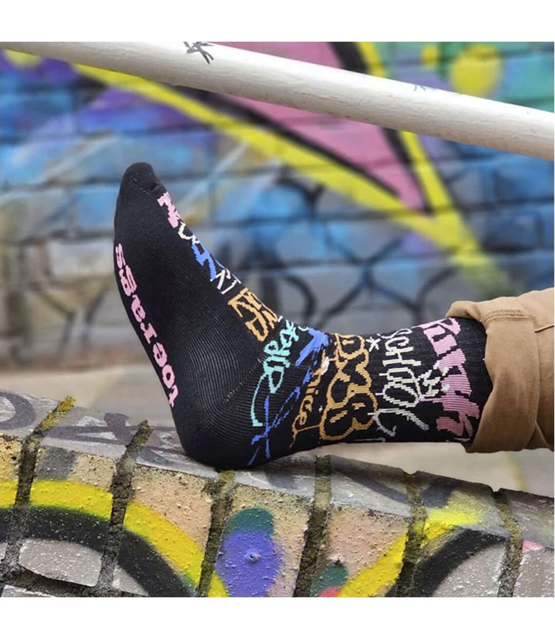 Mens Crew Socks with Street Graffiti-3