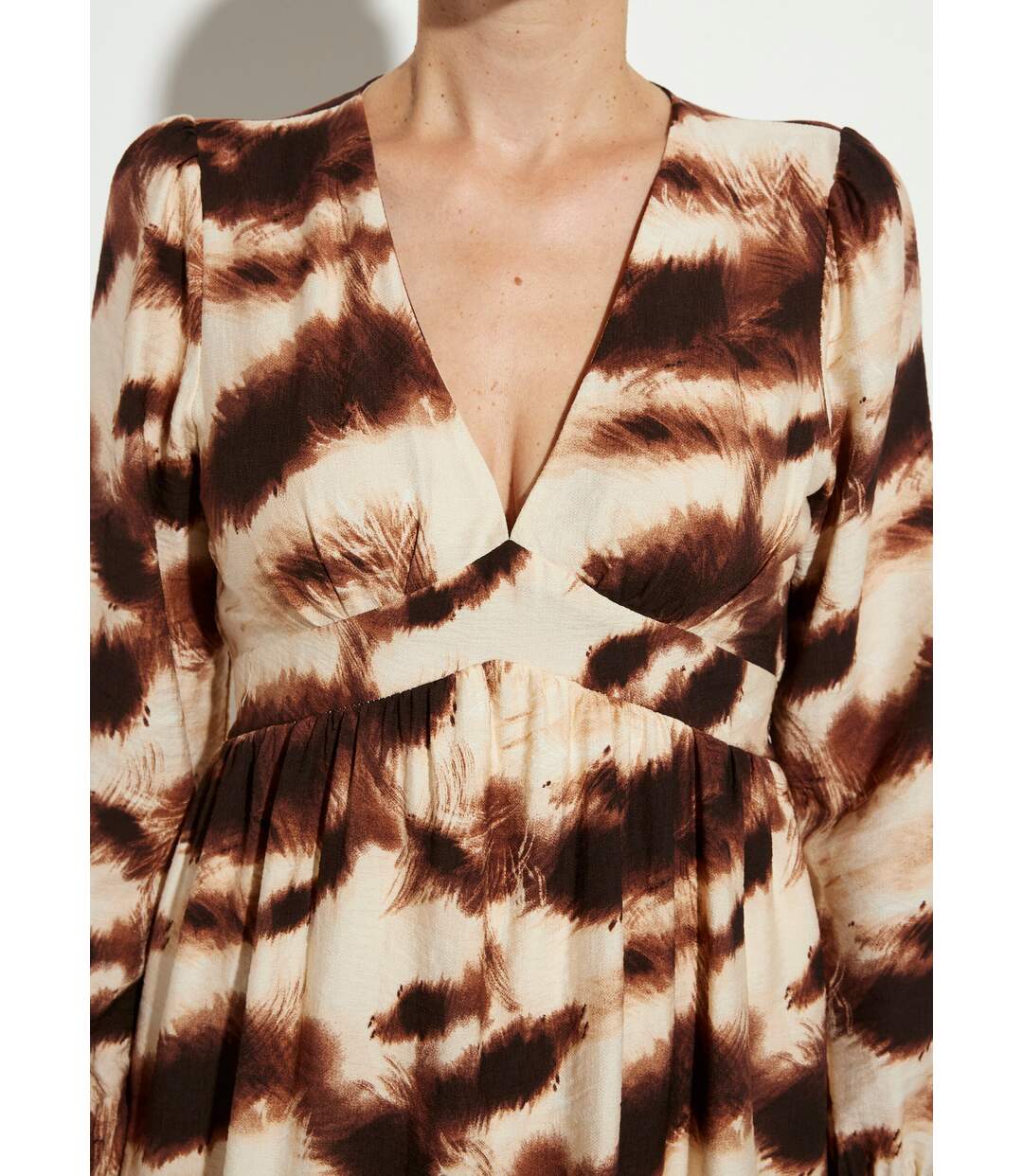 Robe volantée col V manches resserrées-3