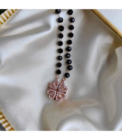 Black Bead Four Heart Magnet Foldable Zircon Necklace