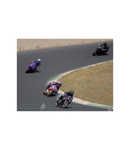 Baptême de vitesse en moto : 5 tours de circuit en passager à Lédenon - SMARTBOX - Coffret Cadeau Sport & Aventure