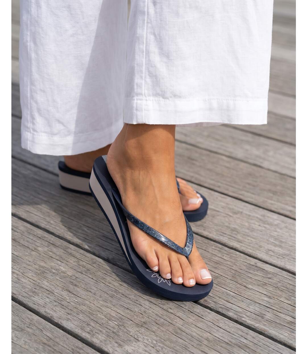 Isotoner Tongs femme à talon de 4 cm, confortables et légères-2