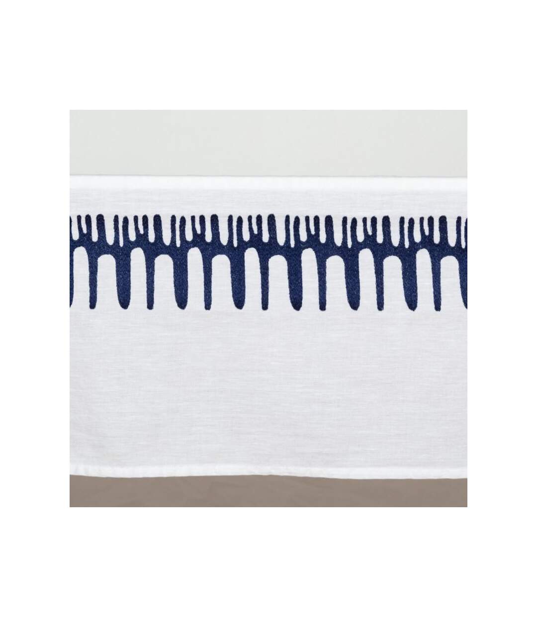 Nappe Brodée Madrigal 150x300cm Blanc-3
