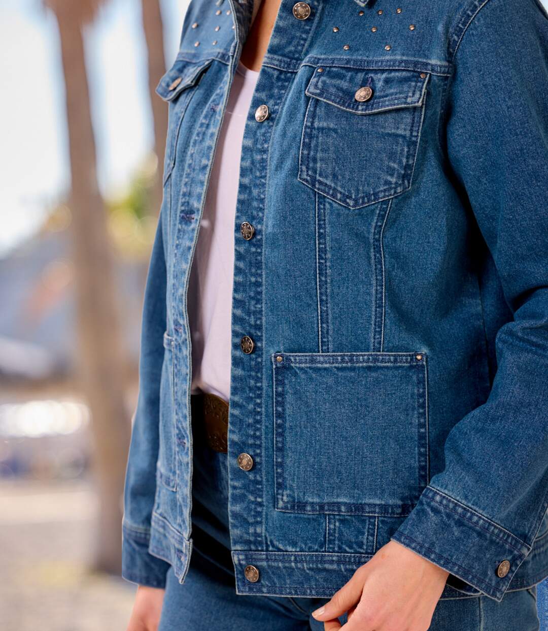 Stretch-Jeansjacke mit Nieten-3