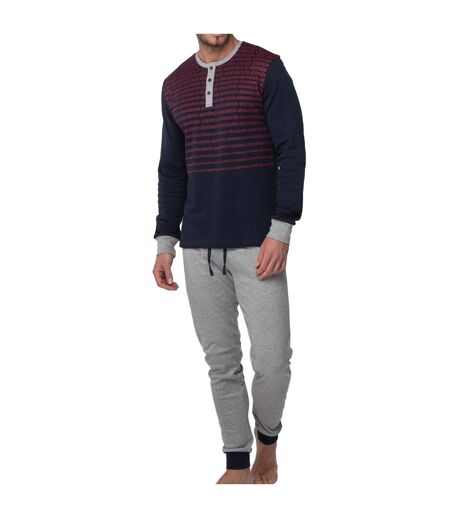 Long-sleeved, round-neck pajamas for men, model A0CHI. Comfort and warmth at night.