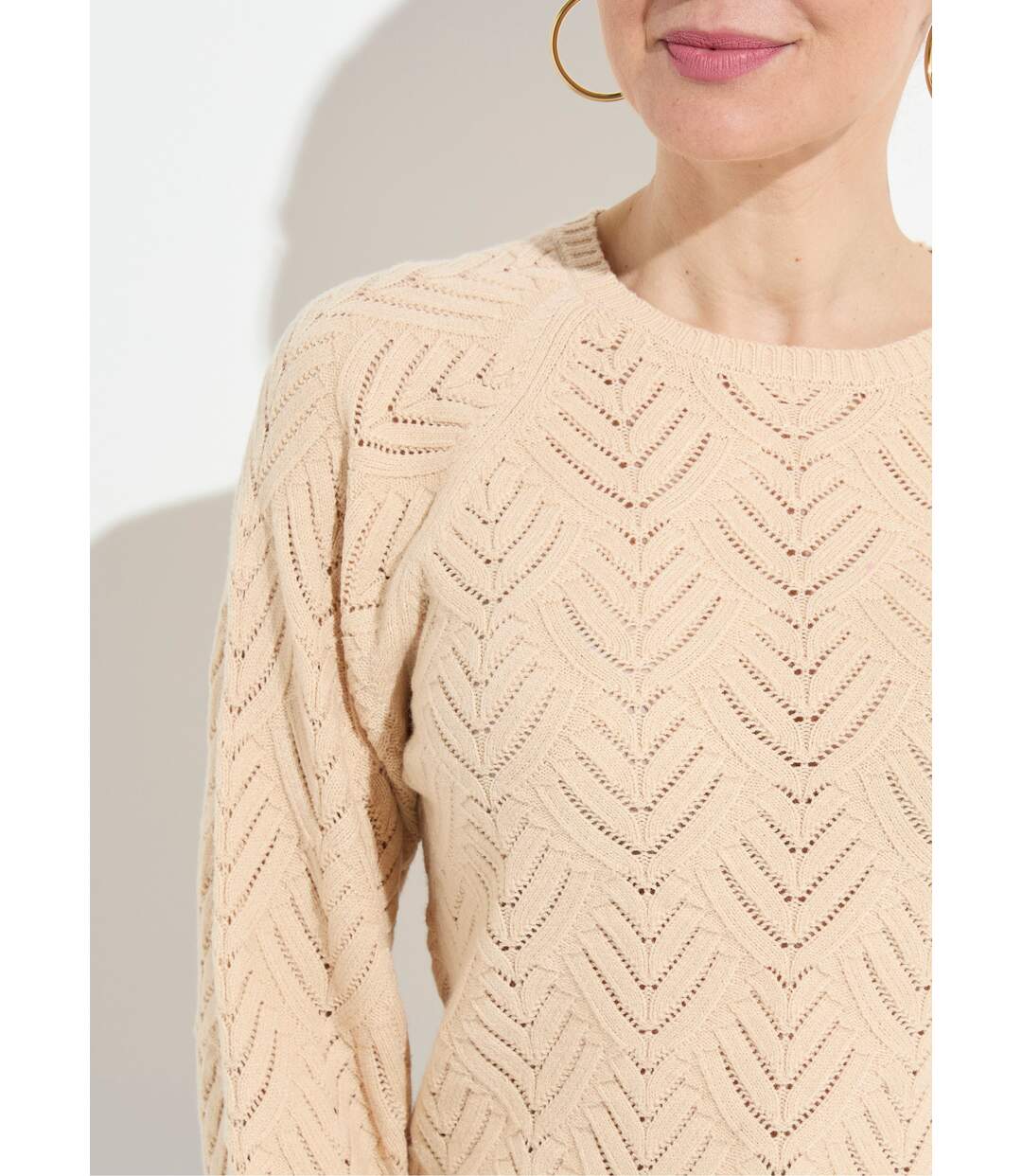 Pull doux court col rond uni ajouré-4