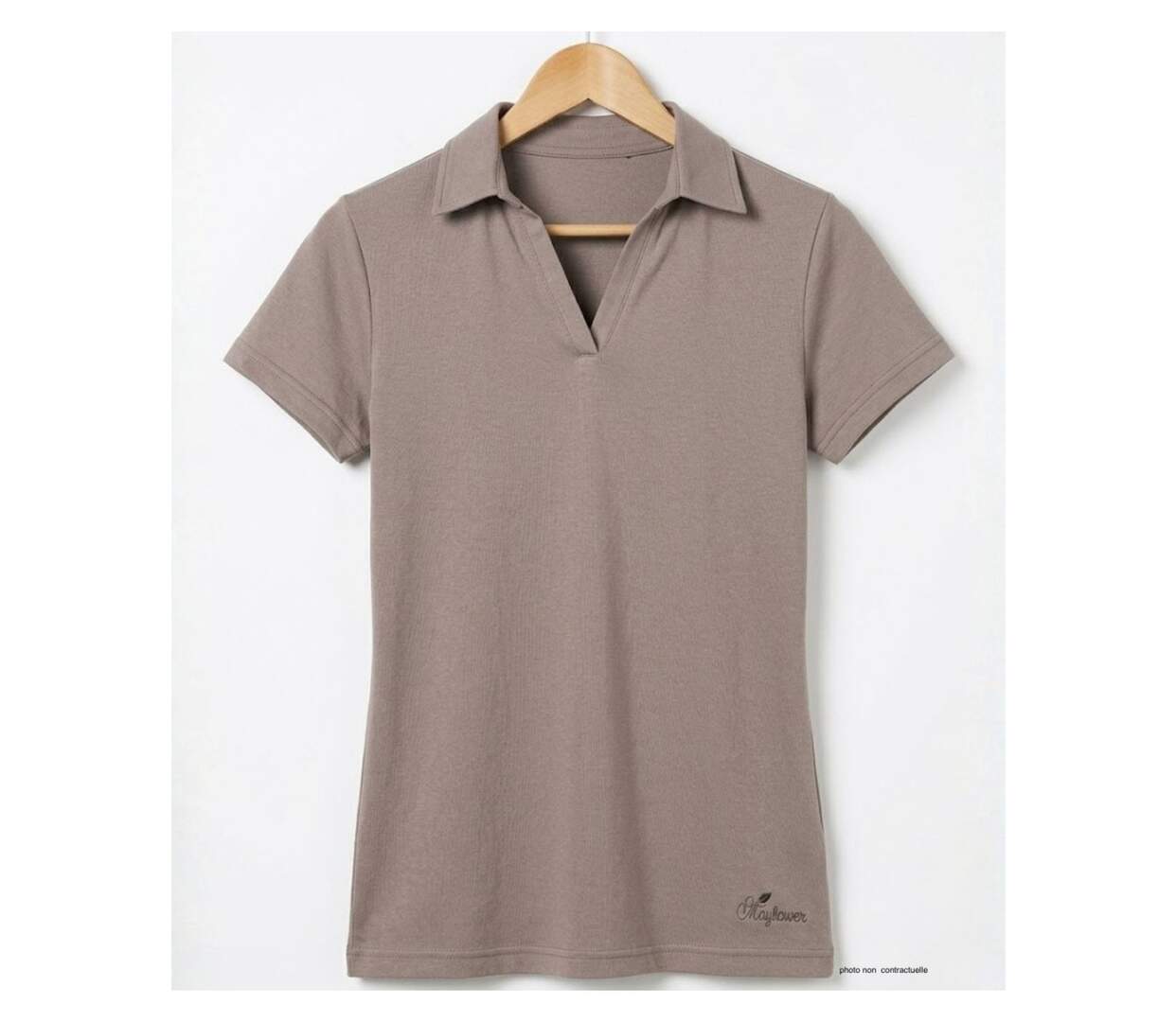 Polo Mayflower Dagan1 en coton beige : le style col V avec poche poitrine boutonnée-2