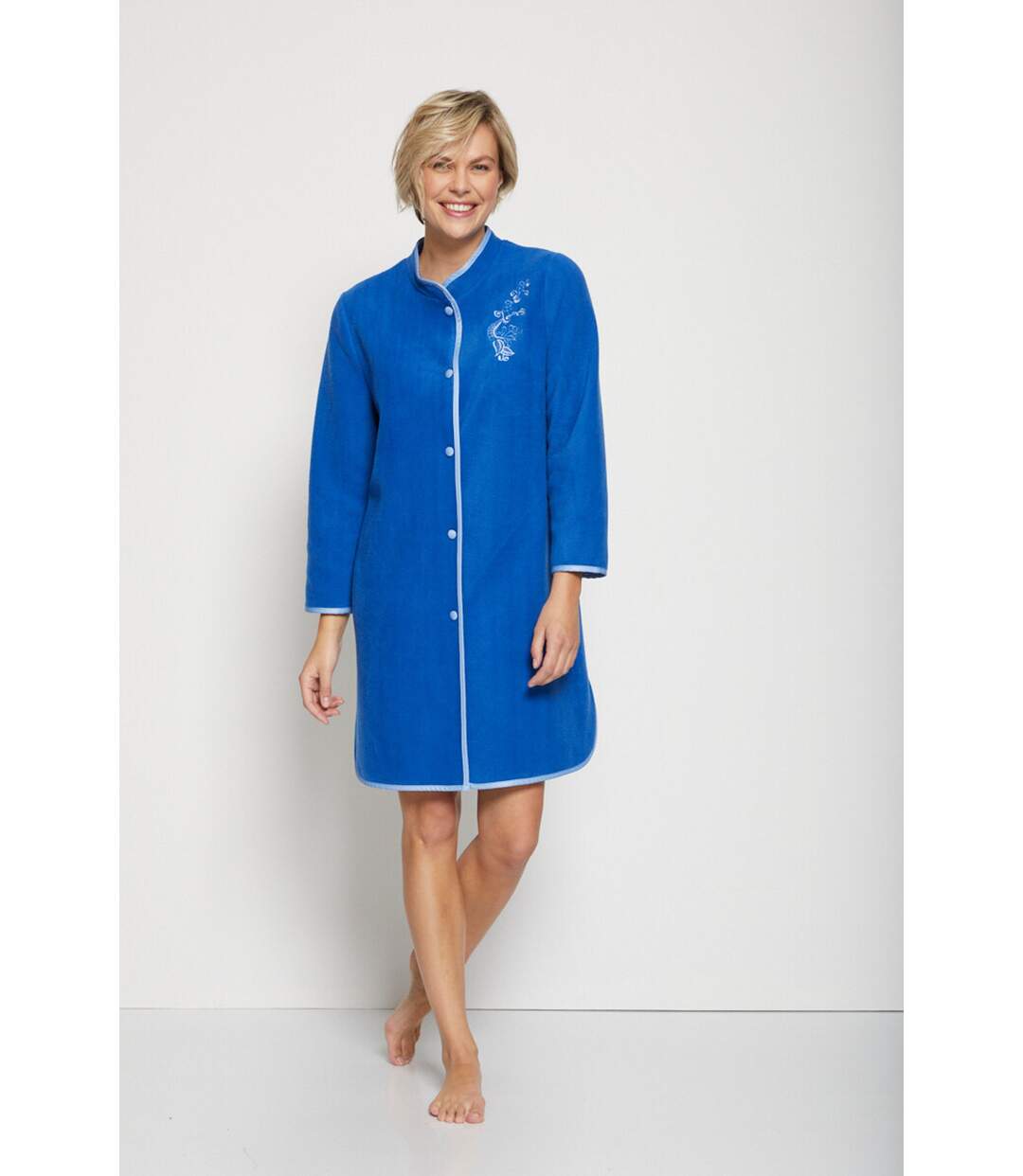 Robe de chambre brodée ligne courte-1