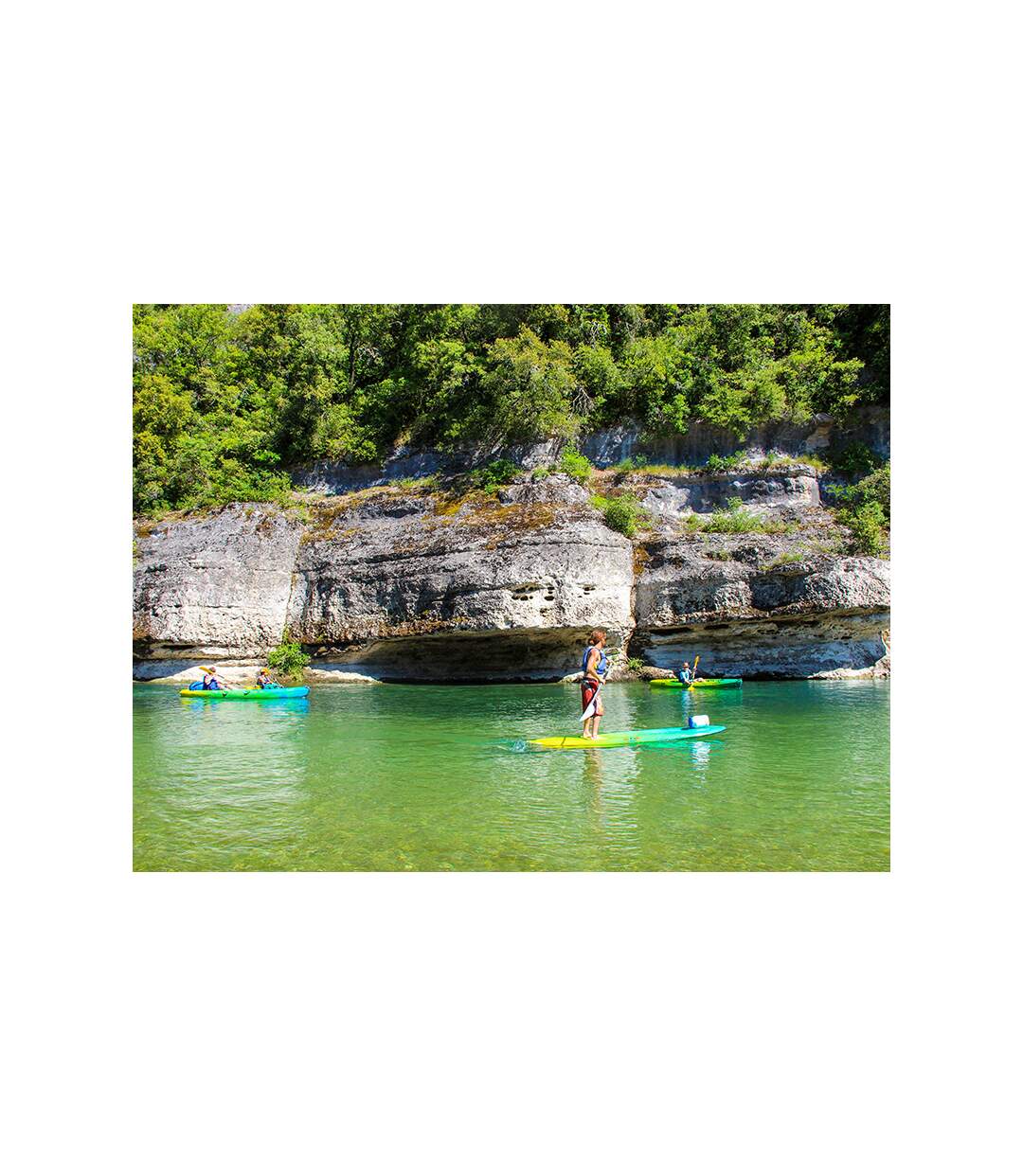 Balade nautique en famille : une descente en canoë triplace ou canadia 4 places près d'Alès - SMARTBOX - Coffret Cadeau Sport & Aventure