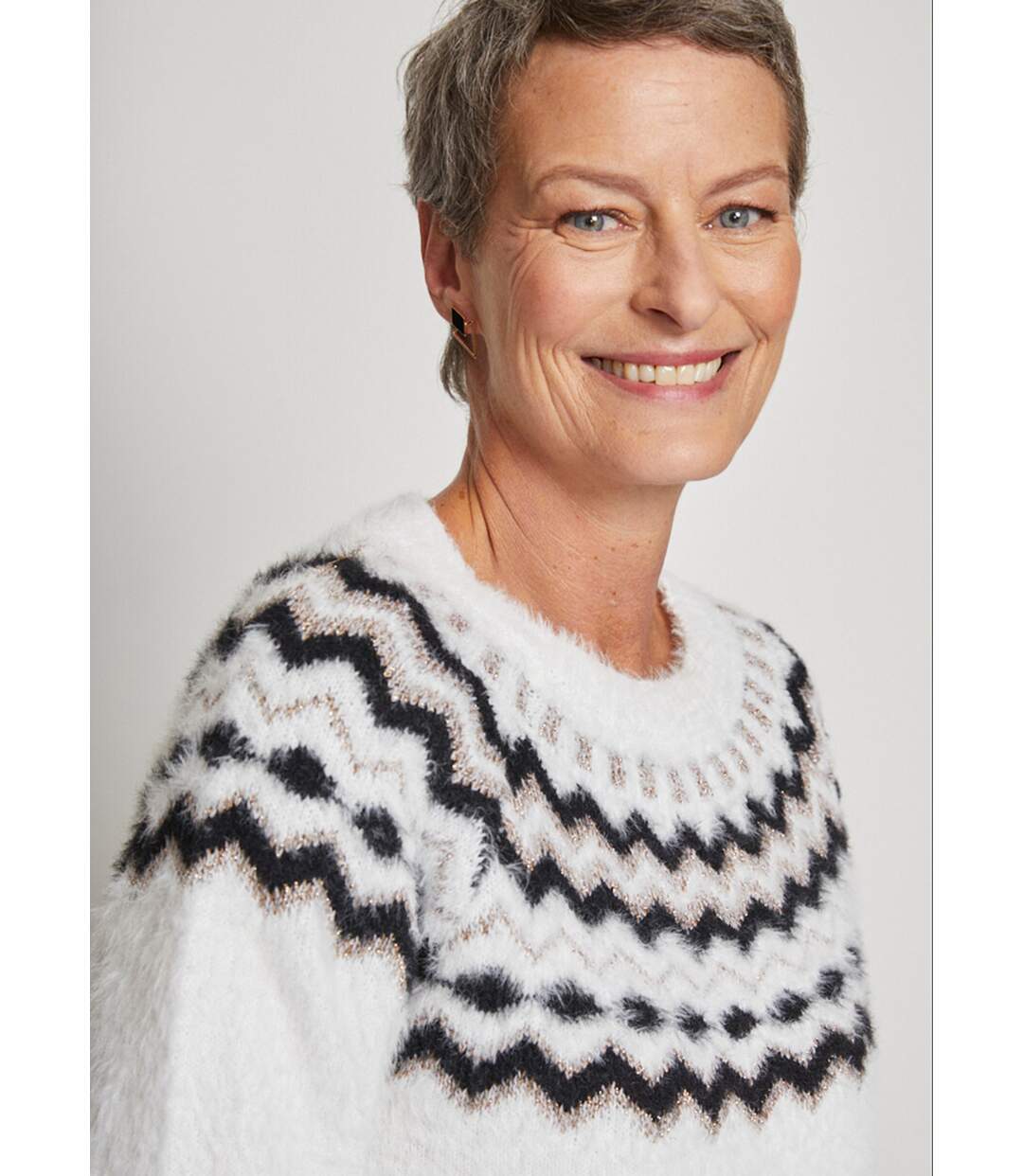 Pull col rond maille poilue jacquard soleil-5