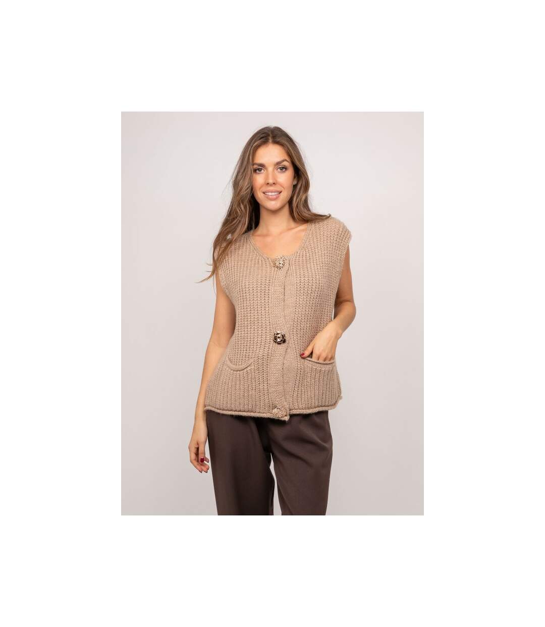 Gilet sans manches grosse maille boutons bijoux KAELIE - Dona X Lisa-1