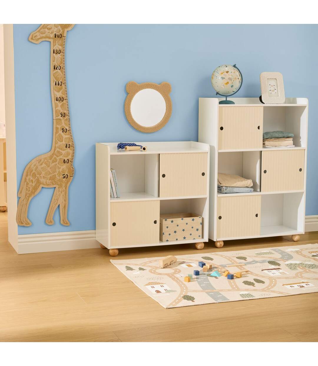Meuble de rangement enfant 2 portes et 2 niches BOULI - Blanc et beige-2