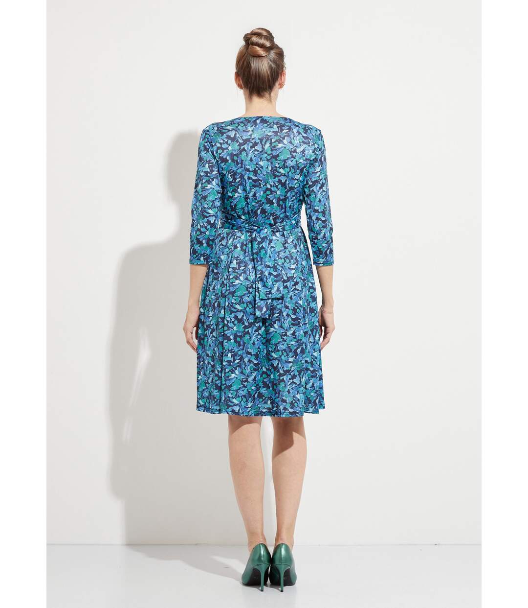 Robe courte cache-coeur maille fleurie-2