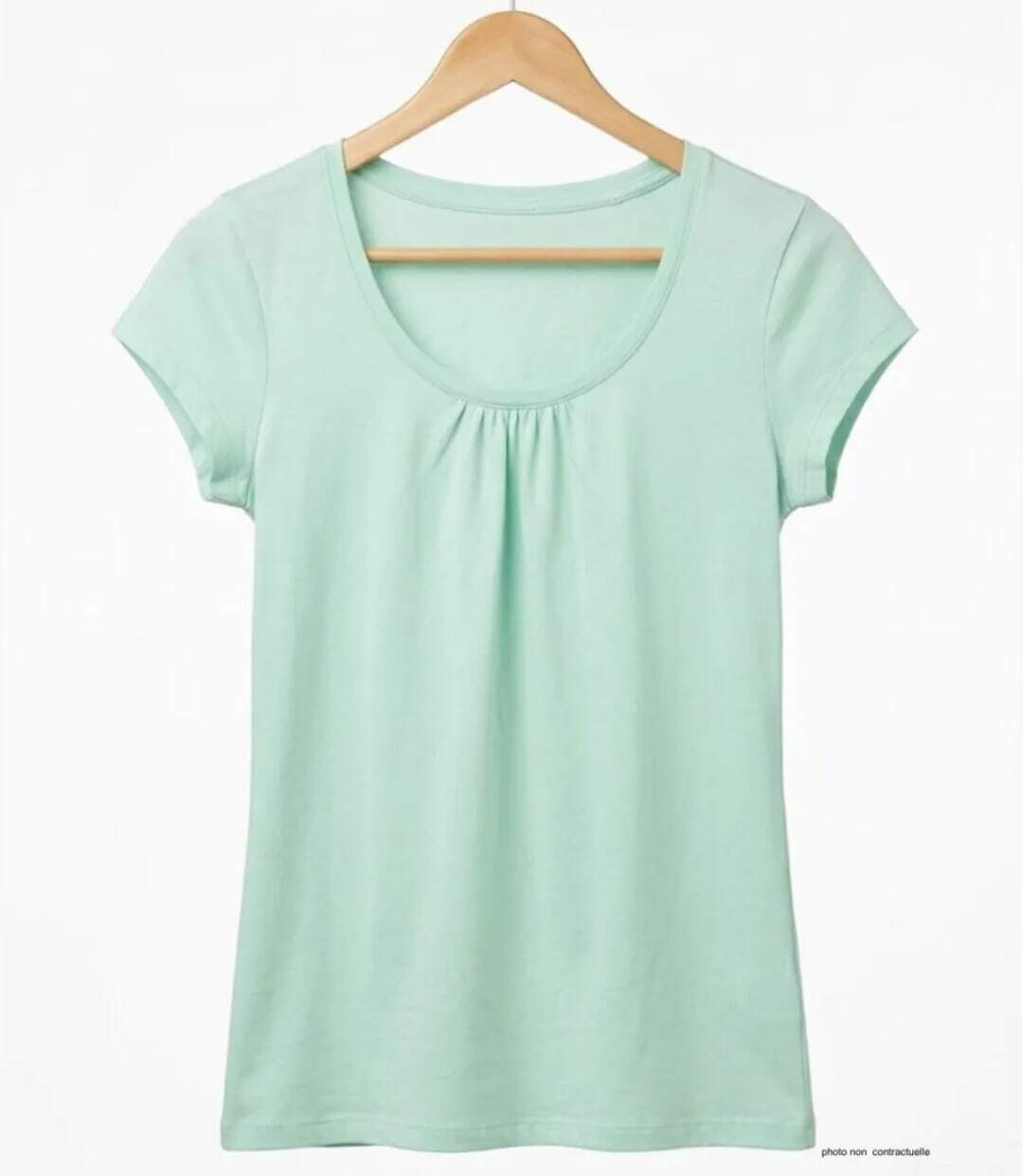 Tee-shirt Mayflower Djibouti4 en coton bio : la douceur du vert sauge et des fronces féminines-2