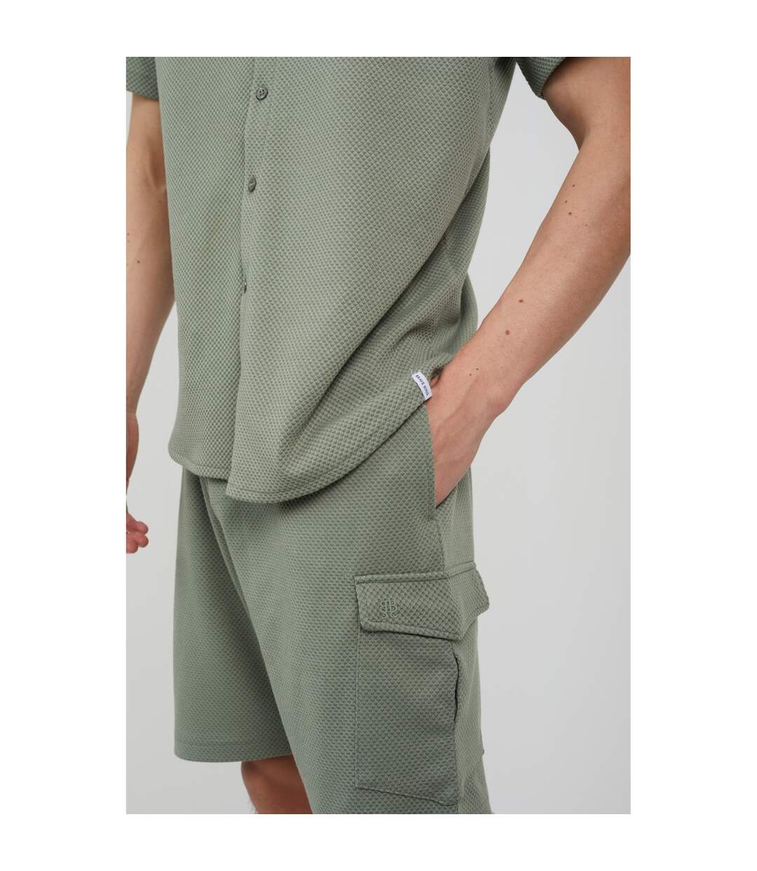 Mens cadby textured cargo shorts washed sage Brave Soul