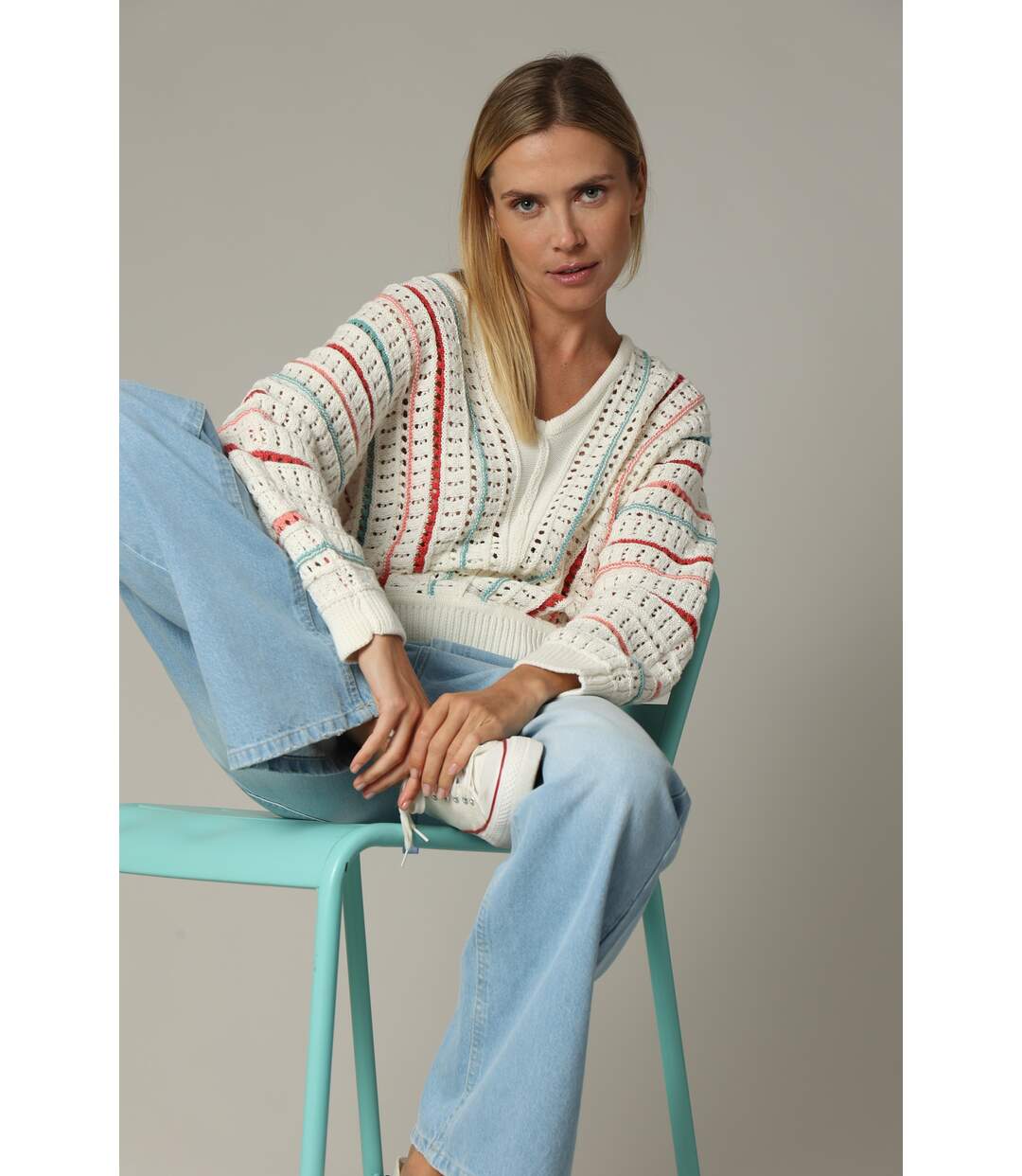 Pull en maille ajourée avec col V MADJI-1