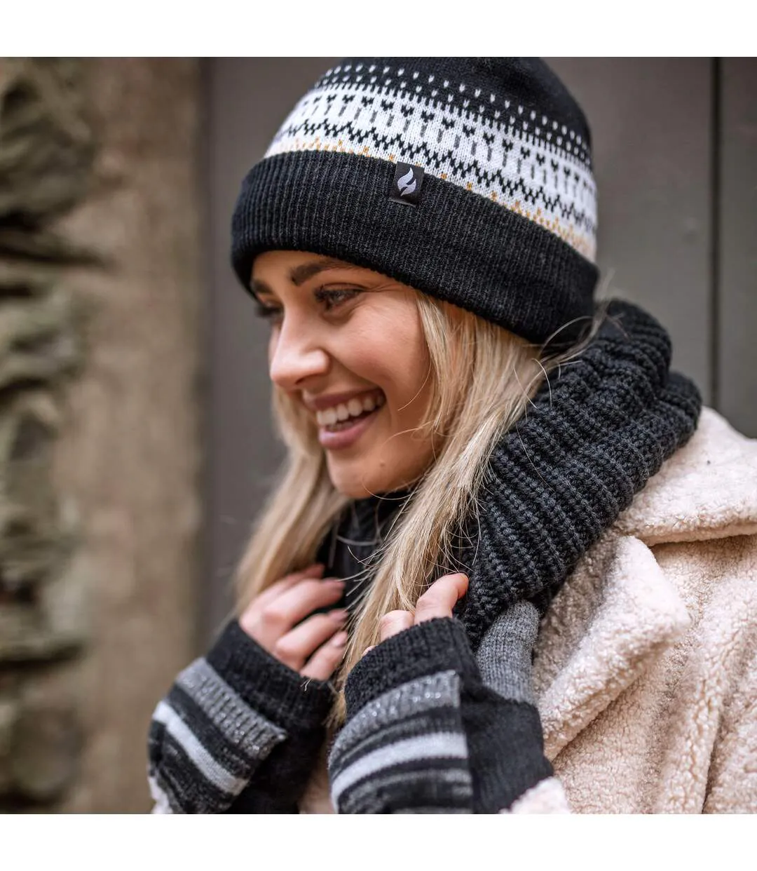 Bonnet Femme Thermique Tricot avec Petit Pompon-3