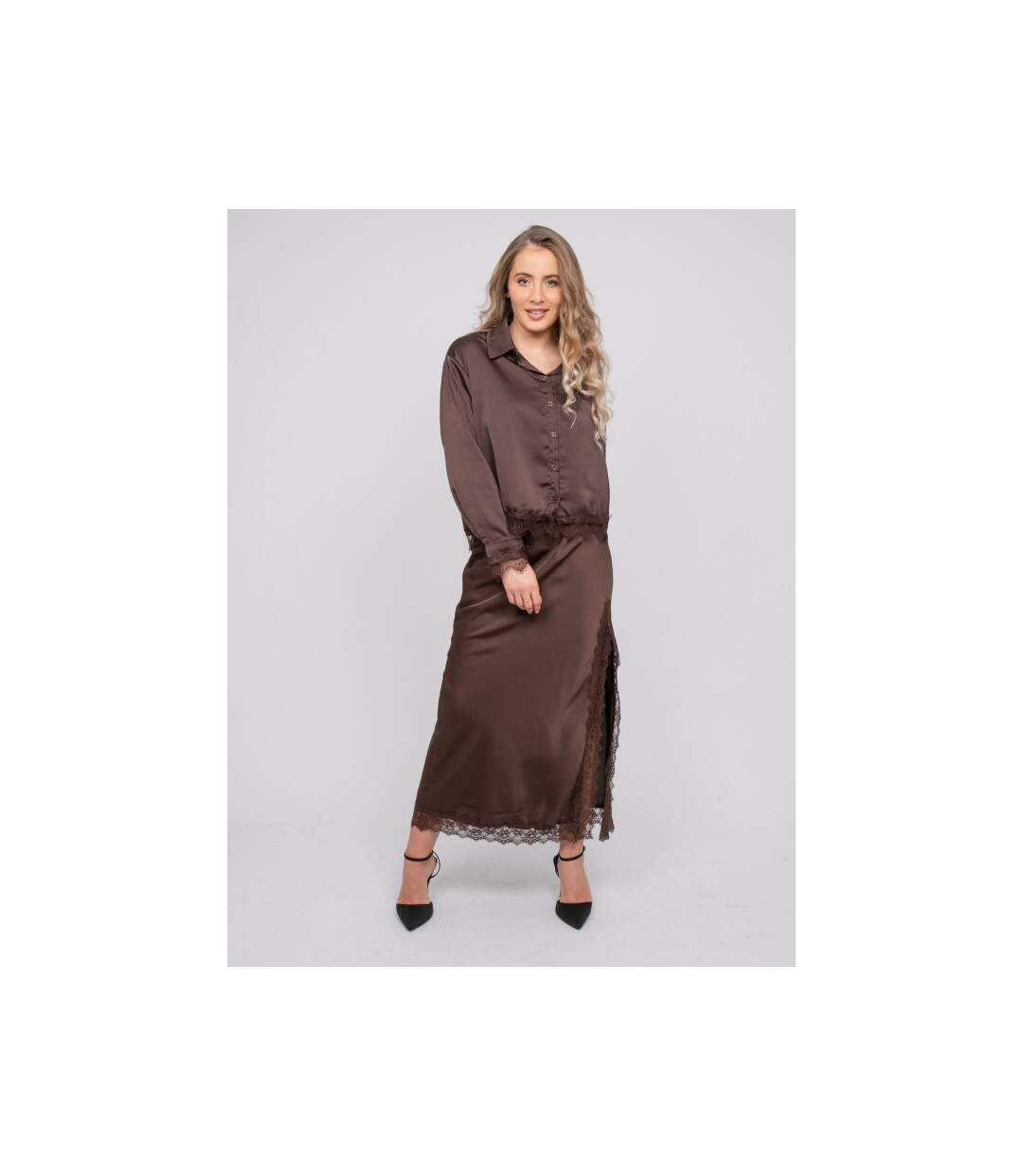 Chemise courte en satin bordée de dentelle OLENKA - Dona X Lisa-4