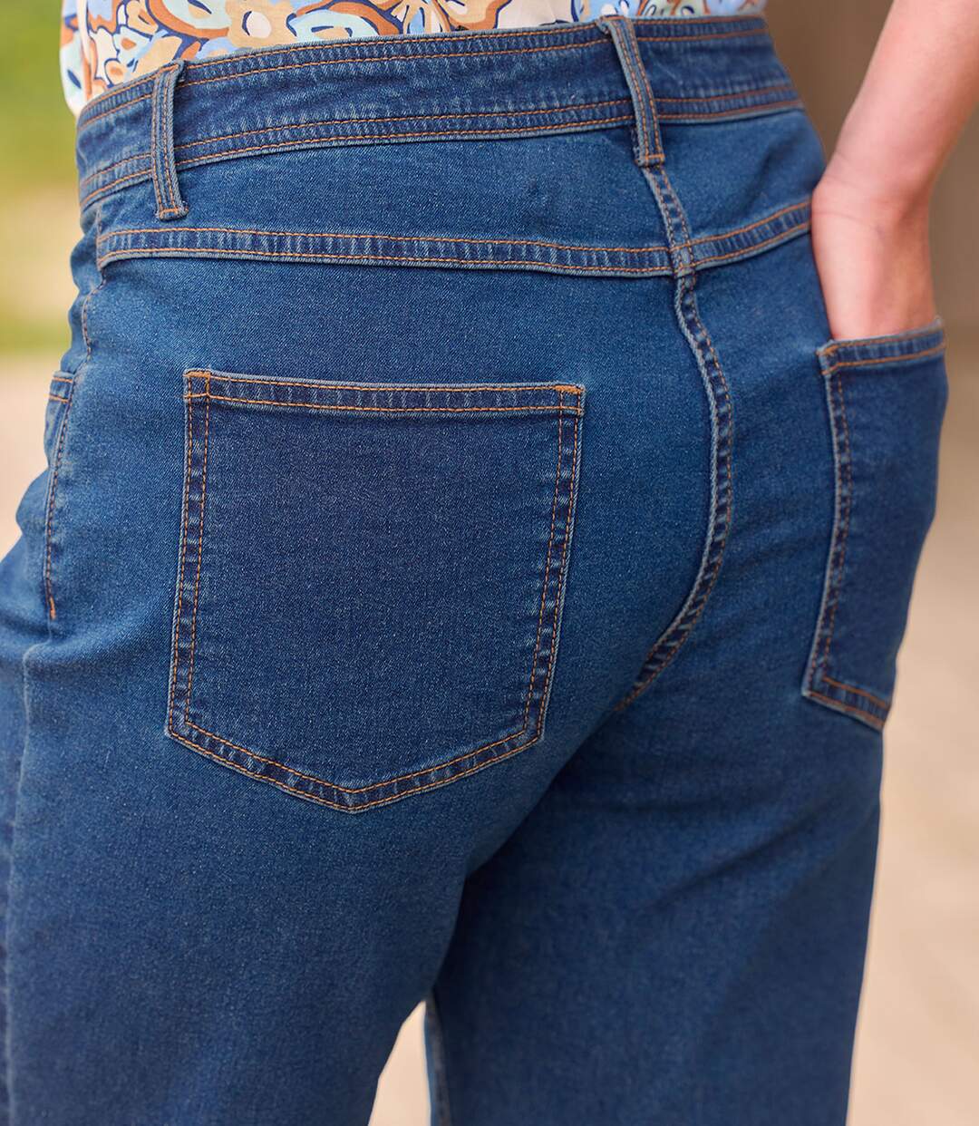 Women's Blue Buttoned Cropped Jeans-3
