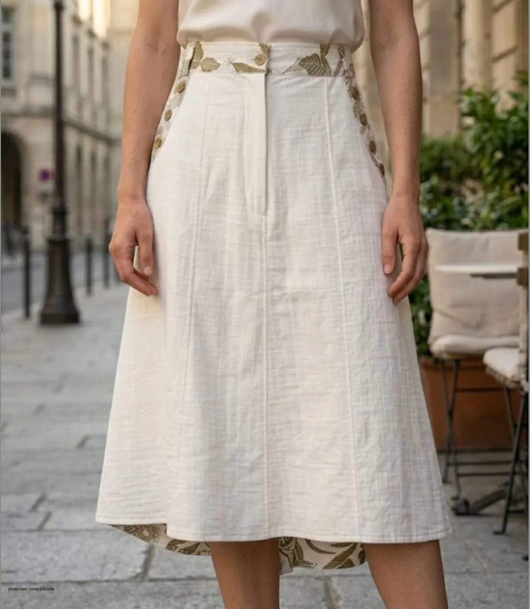 MAYFLOWER PF334 - Jupe longue ample pour femme : le charme d'un imprimé fleuri kaki et blanc-1