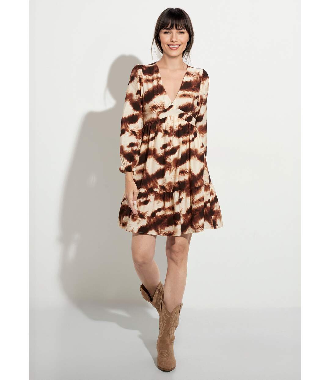 Robe volantée col V manches resserrées-1