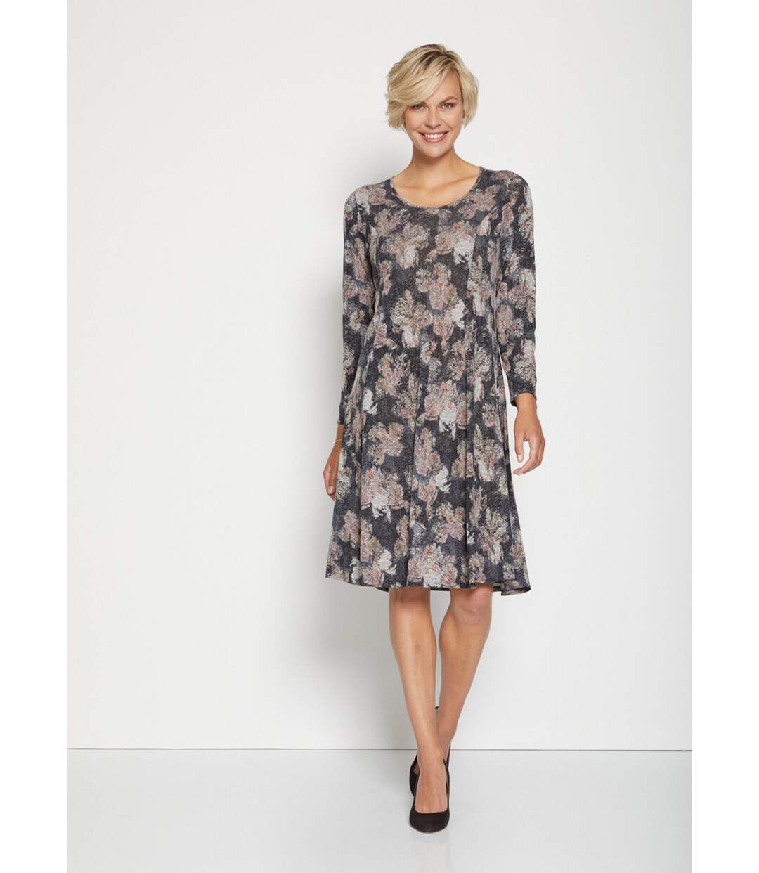 Robe courte évasée maille chaude fleurie-1