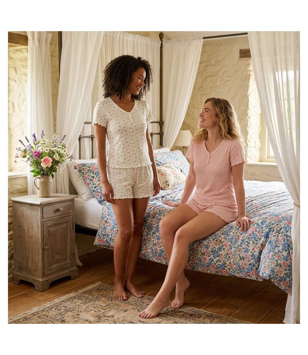 OZABI Pack 2 Pyjamas Femme, Col V Boutonné, Short Froufrou, Fleuri et Coeurs-2