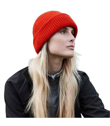 Wind resistant recycled beanie fire red Beechfield