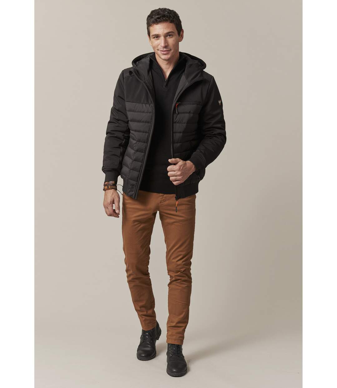 Blouson en bimatière, poche zippée sur la potrine, et 2 poches zippées devant, capuche CEDAR-3