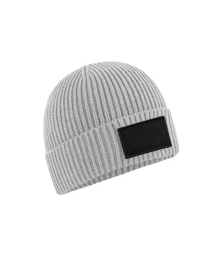 Fashion woven patch beanie light grey/black Beechfield