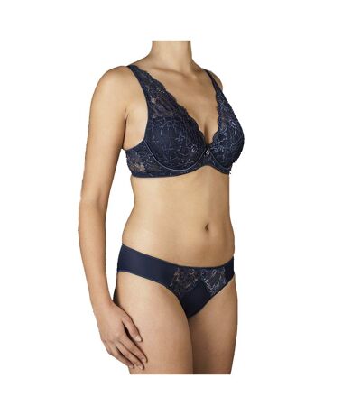Lace bralette with cup for women, IRINA model. Elegant, comfortable and with delicate support.
