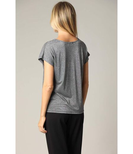 T-shirt col V légèrement loose en tissu irisé avec liseré contrasté sur l'encolure JOSSY