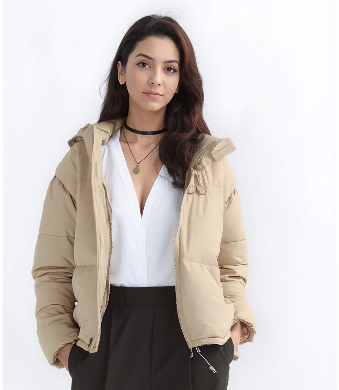 Doudoune courte pour femme en camel avec capuche amovible et poches pratiques-4