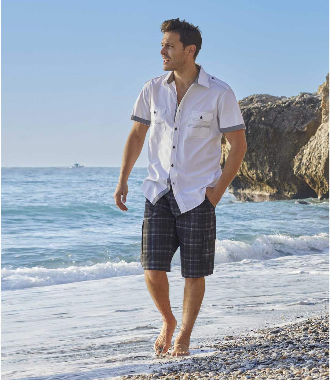 Men's Black and Grey Checked Cargo Shorts-2