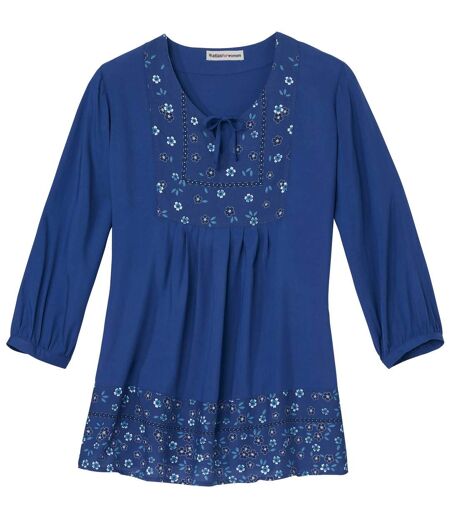 Folklore-Bluse mit blauen Blumen