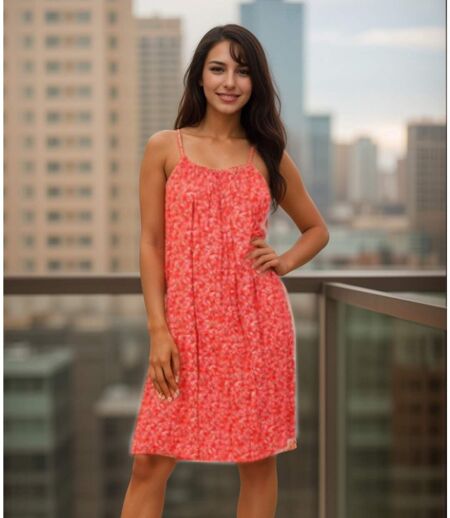 Robe féminine à  bretelles fines, longueur genoux, coupe ample - Rouge avec imprimé floral