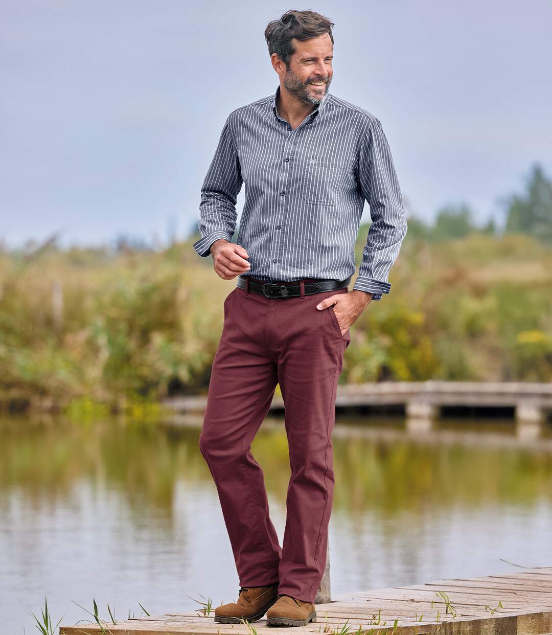 Bordeauxrote Chino-Hose mit Stretch-Effekt-2