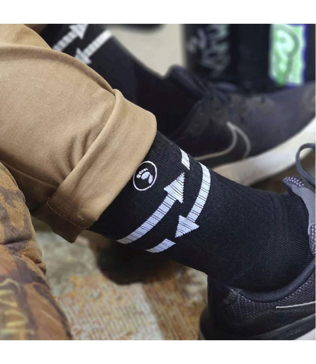 2 Pairs Mens Arrow Patterned Fashion Crew Socks-3