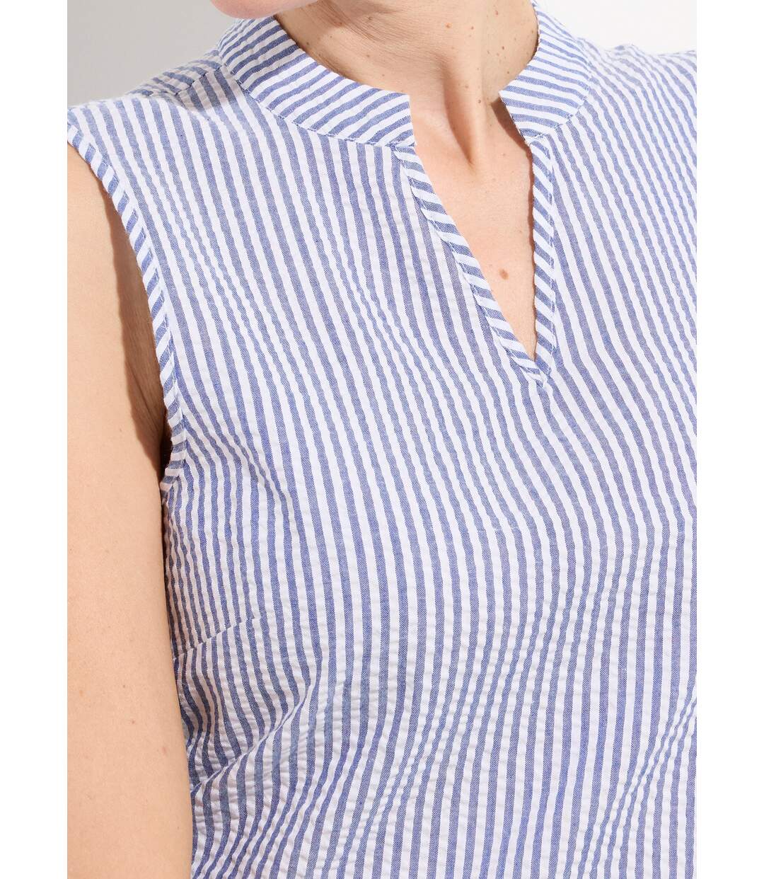 Robe seersucker rayé sans manches volantée-3