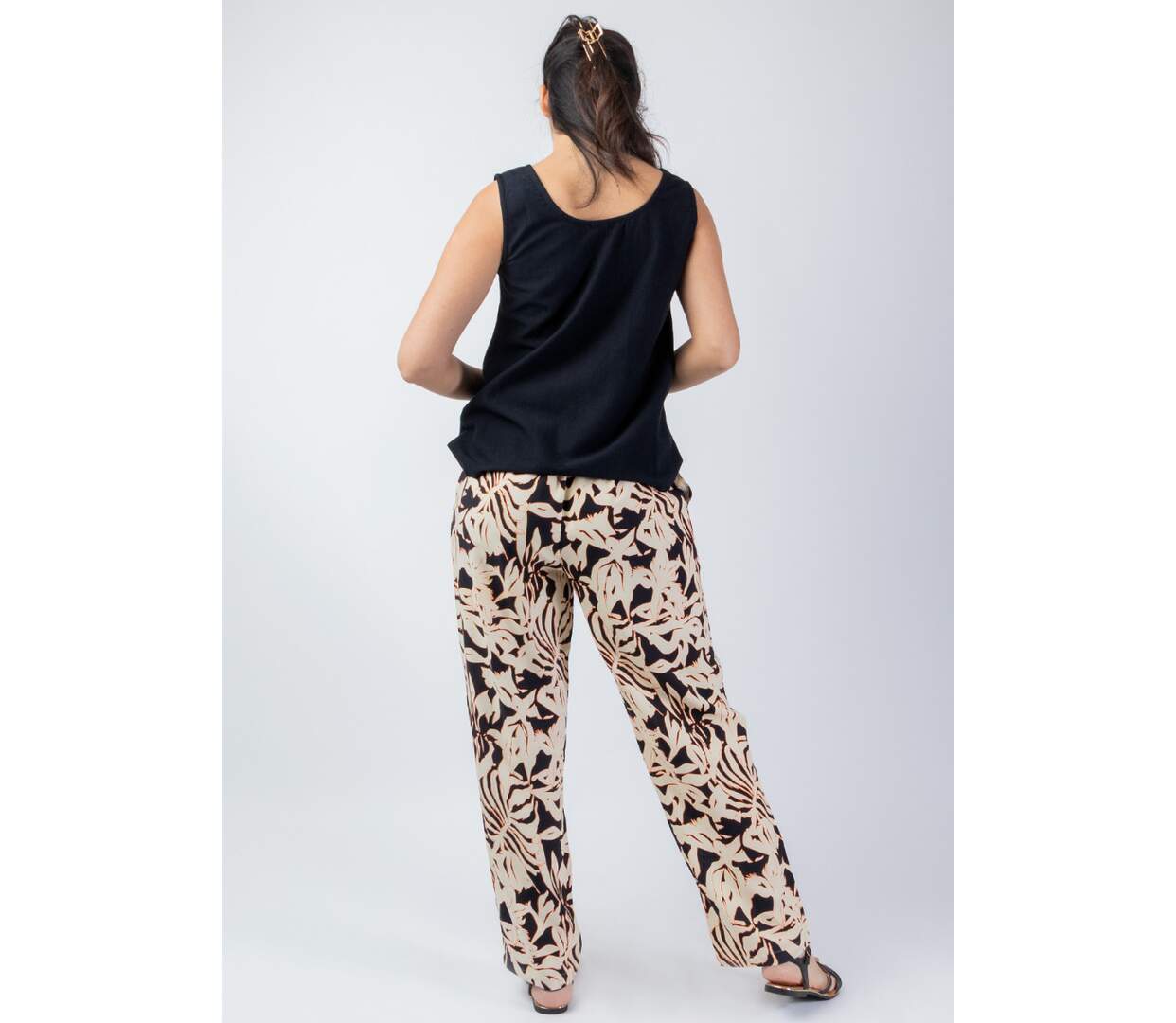 Pantalon fluide femme été Maly motif ethnique noir et beige Coton Du Monde-4