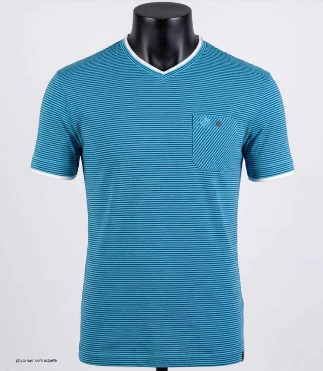 WINCHESTER SERPICO1 — Tee-shirt col V bleu : l'élégance décontractée en pur coton-3