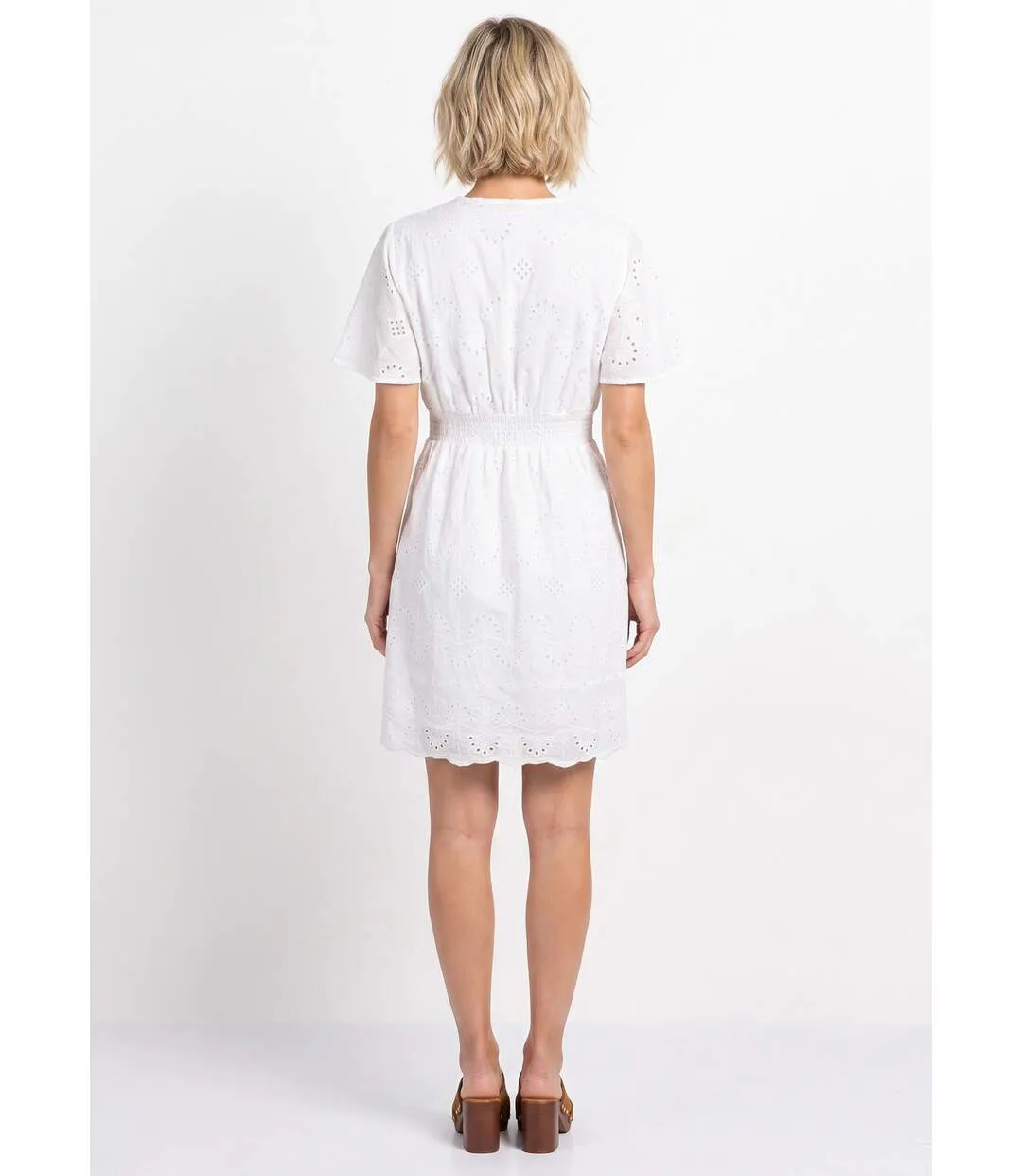 Robe courte col V et broderie anglaise-2