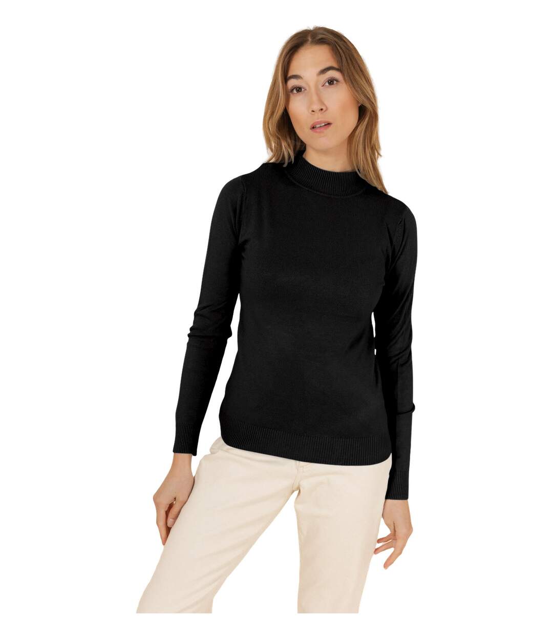 Pull femme de couleur noir col montant manches longues.