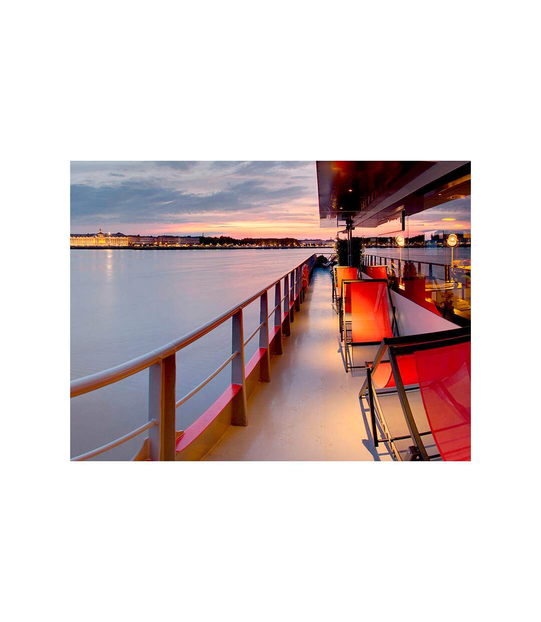 Croisière romantique sur la Garonne avec dîner à bord d'un bateau-restaurant - SMARTBOX - Coffret Cadeau Sport & Aventure