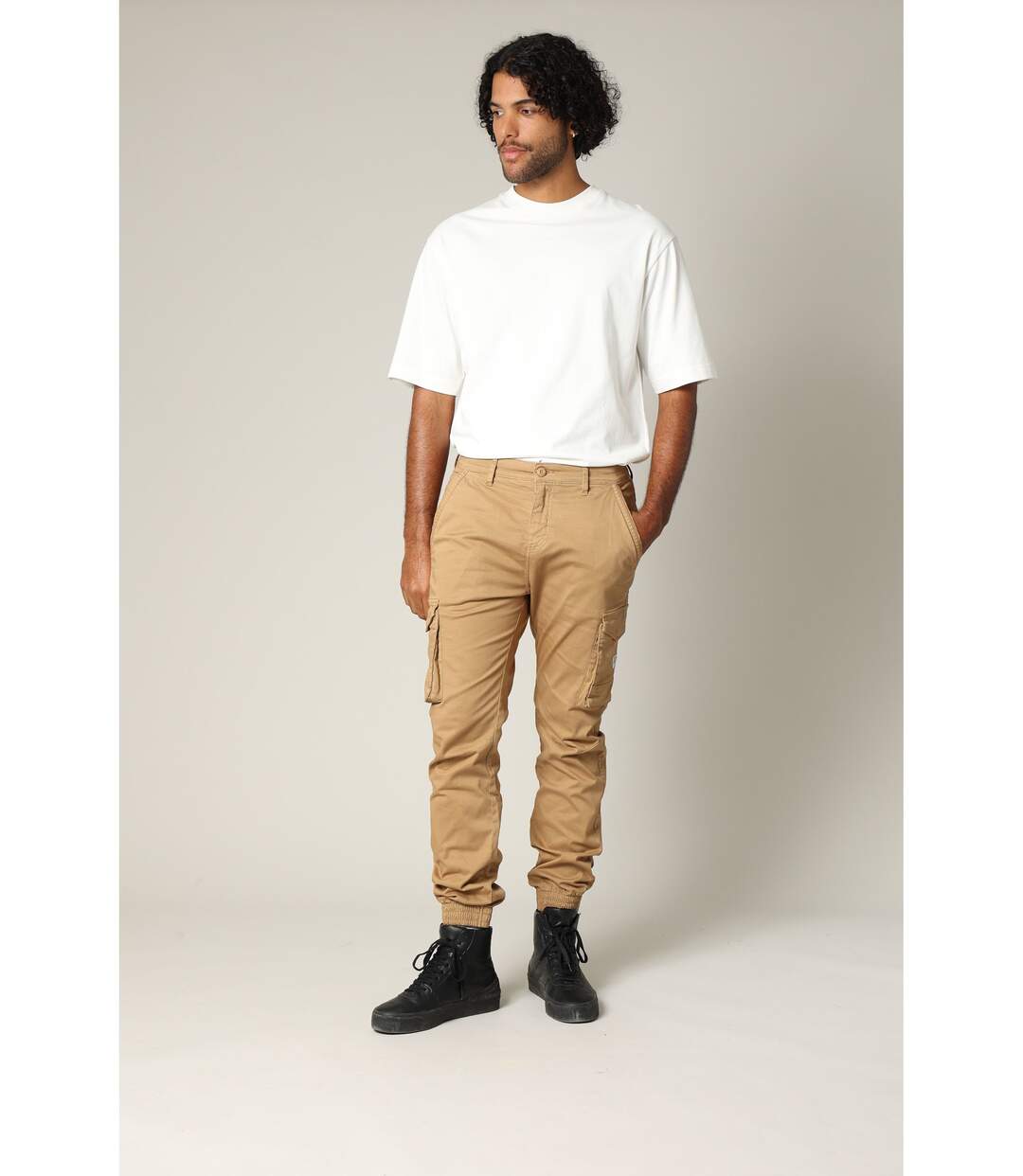 Pantalon style cargo