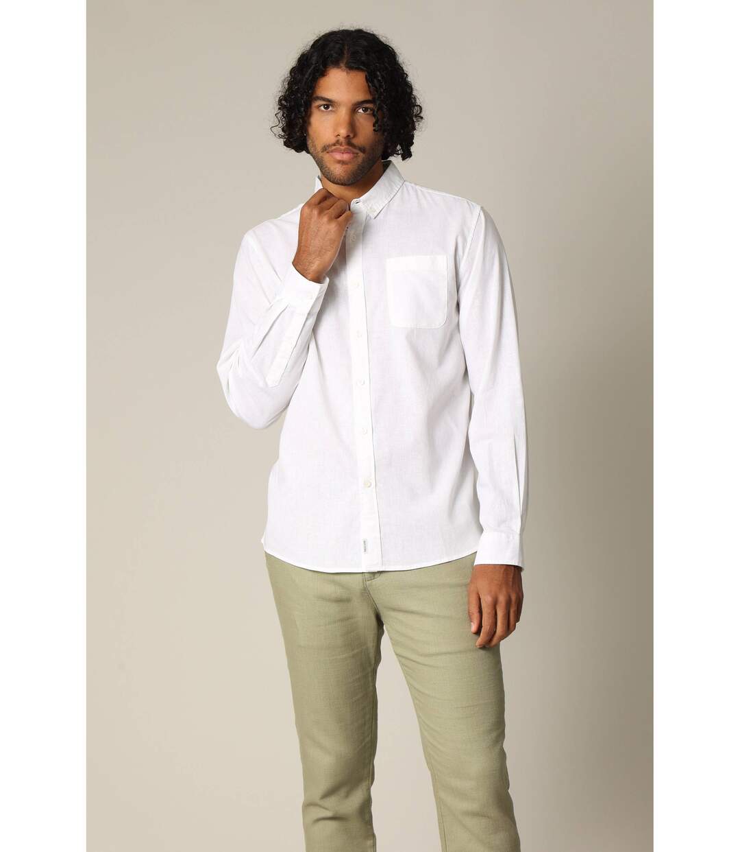 Chemise unie classique en lin avec manches longues et boutons SOLE-2