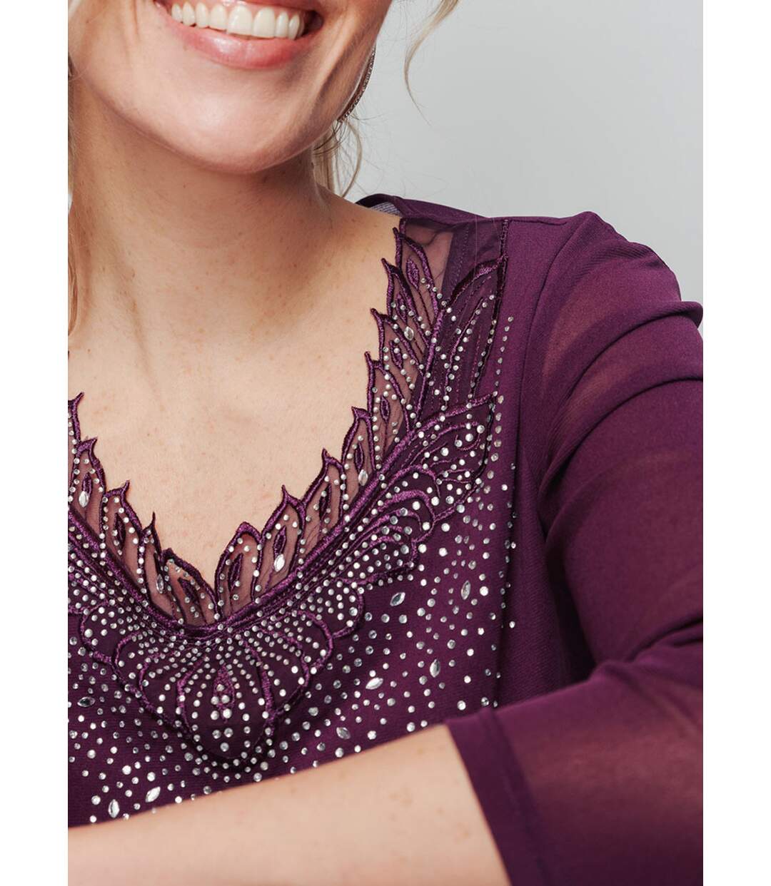 Tunique résille avec broderies et strass-5