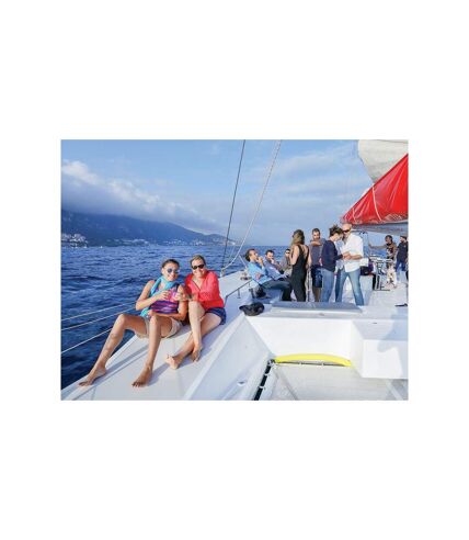 Demi-journée d'excursion en catamaran dans le golfe d'Ajaccio avec boissons soft à volonté - SMARTBOX - Coffret Cadeau Sport & Aventure