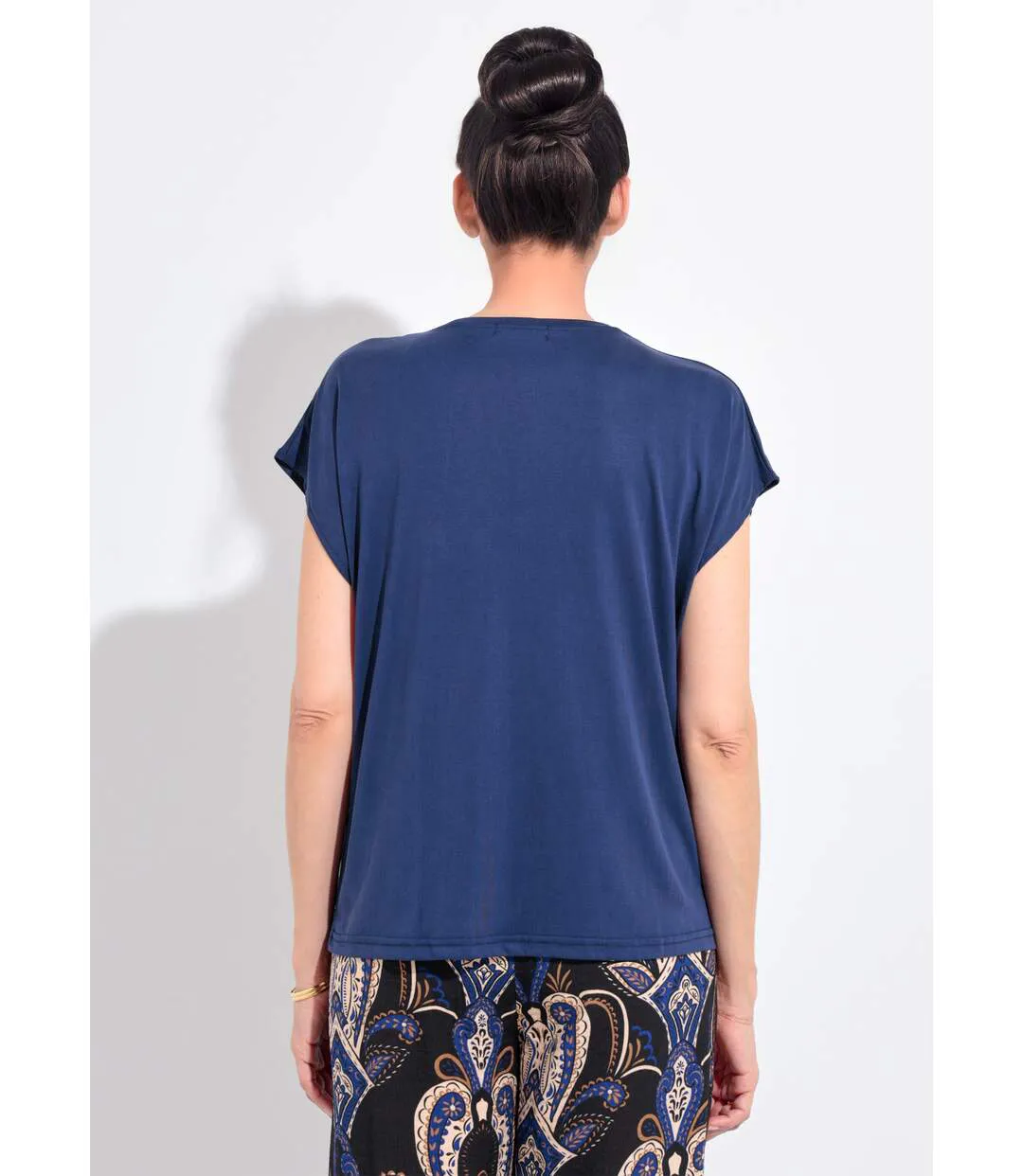 T-shirt fluide manches courtes porté loose-2